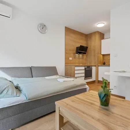 Twin 2 - With Parking Μπρατισλάβα